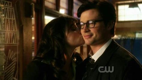 lois lane smallville|smallville lois lane kiss.